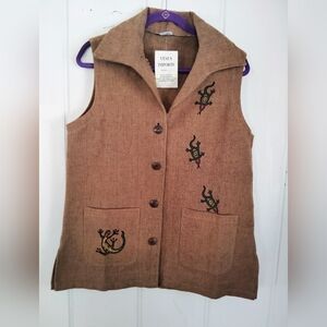 NWT!! Venus Imports, Made In Napal Double Pocket Lizard Print Vest. Size M